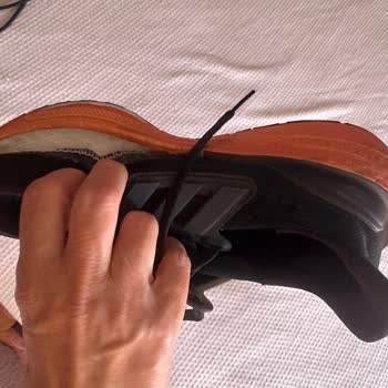 Az Kullanılmış Ultra Boost Light Ayakkabının Tabandan Açılması Ve Değişim Talebi