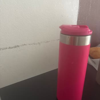 Stanley Pembe Termos Patlayarak Kolumu Yaktı