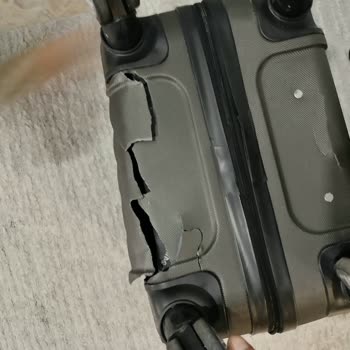 AJet Bagaj Gecikmesi Ve Ağır Hasarına Yetersiz Tazminat, Muadil Valiz Talebi