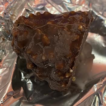 Godiva Çikolatasında Bayat Fındık Ve Küflenmiş Görünüm