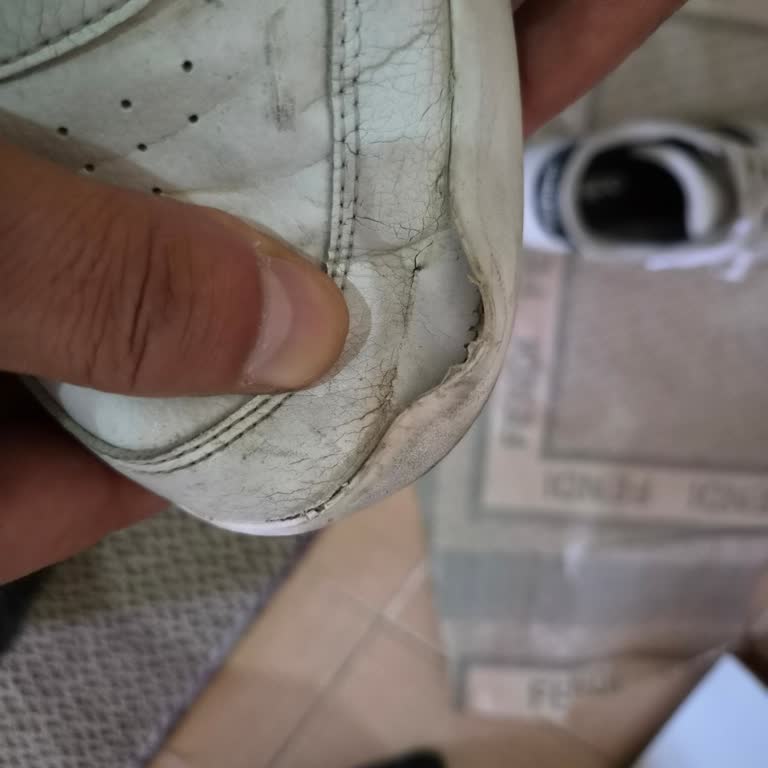 FLO Fethiye'den Alınan Adidas Ayakkabısının Üretim Hatası Ve Değişim Talebi