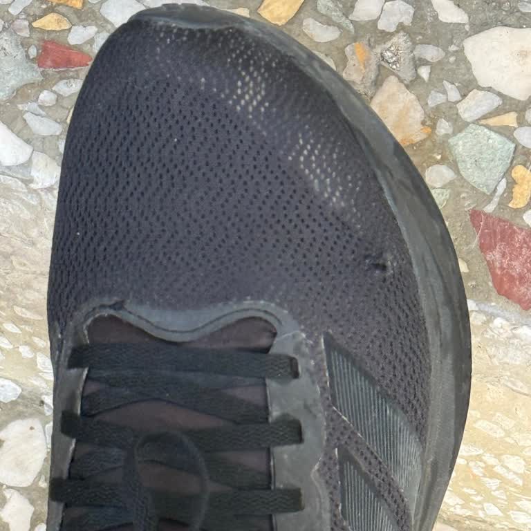 Üç Bin TL'lik Adidas Ayakkabım Kısa Sürede Yırtıldı Ve Şikayetime Cevap Gelmedi