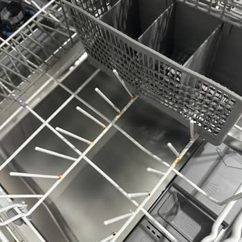 Bosch Bulaşık Makinesinde Sepet Paslanması Ve Ücretsiz Değişim Talebi