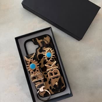 Beklenenle Uyuşmayan Ve Kalitesiz Telefon Kabı