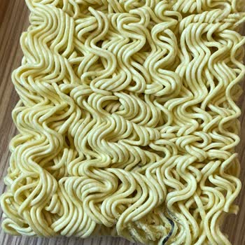 İndomie Noodle’da Siyah Lekeler Ve Keskin Koku: Gıda Güvenliği Uyarısı