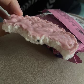 Eti Çilekli Gong’da Sert Taş Çıktı, Dişim Kırıldı