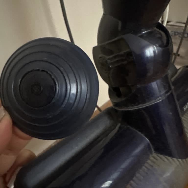 Dyson Gen5 Motorlu Ucunun Yan Kapağı Ayrılıyor, Garanti Dışı Ücretsiz Parça Talebi