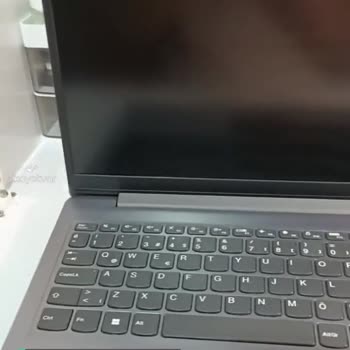Lenovo Dizüstü Bilgisayar Klavye İle Ekran Arası Açılıyor!