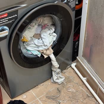 Arçelik Çamaşır Makinesinin Kapak Camının Patlaması Ve Aile Güvenliği Tehlikesi