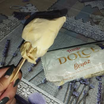 A101 Freedo Dolce Beyaz Dondurmanın Ezilmiş Ve Çikolata Miktarı Yarım