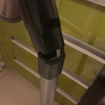 Philips 8000 Serisi Dikey Süpürgede Üst Bağlantı Parçasının Ani Kırılması Ve Garanti Talebi