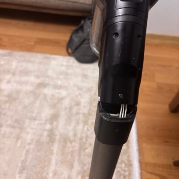 Philips 8000 Serisi Dikey Süpürgede Üst Bağlantı Parçasının Ani Kırılması Ve Garanti Talebi