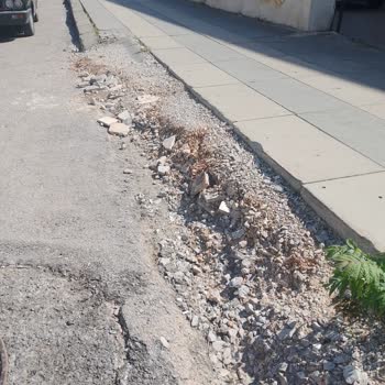 Kaldırım ve otopark girişindeki bozulma şikayeti