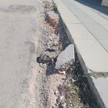Kaldırım ve otopark girişindeki bozulma şikayeti