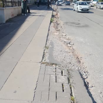 Kaldırım ve otopark girişindeki bozulma şikayeti