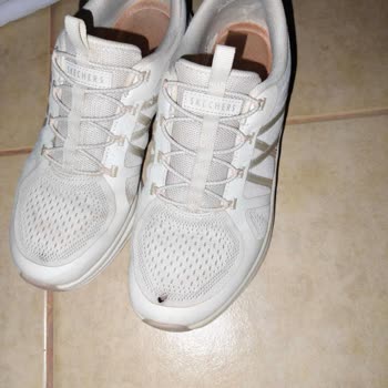 Skechers D'Lux Comfort 2.0 Model Ayakkabıda Üretim Hatası Nedeniyle Yırtık Ve Değişim Talebi
