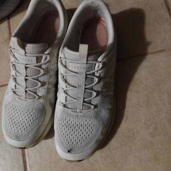 Skechers D'Lux Comfort 2.0 Model Ayakkabıda Üretim Hatası Nedeniyle Yırtık Ve Değişim Talebi
