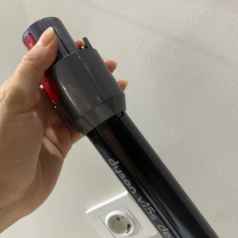 Dyson Süpürge Borusunun Kırılan Parçası İçin Ücretsiz Değişim Talebi