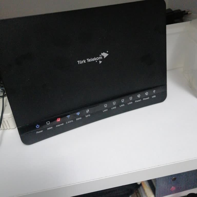 Üç Gün İnternetsiz Modem Arızası Çözülmemiş Ve Müşteri Hizmetleri Oyalıyor