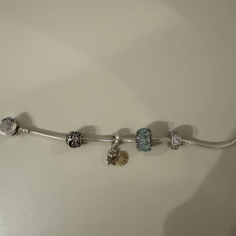 Pandora Şeffaf Charm Hemen Düşüyor, Mağaza Cevap Vermiyor