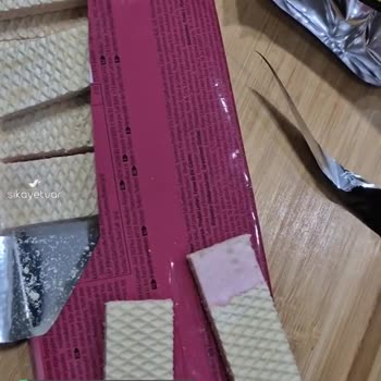 Eti Hoşbeş Çilekli Gofret Üretim Hatalı Ürün!