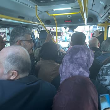 Bursa B1 Hattında Küçük Otobüslerin Aşırı Kalabalığı Ve Çözüm Eksikliği