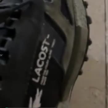 Lacoste Ayakkabı Yazıları Dökülüyor!