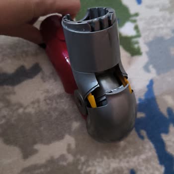 Dyson V12 Koltuk Altı Aparatı Kırıldı, Garanti Kapsamında Ücretsiz Değişim Talebi