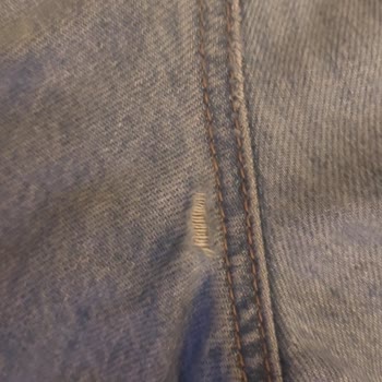 Kısa Sürede Yıpranan Kot Pantolon Ve Açıklanmayan İkinci Kalite