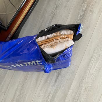 Paketleme Dikkatsizliği Nedeniyle Ürünler Kirlenmiş Ve Özür İstendi
