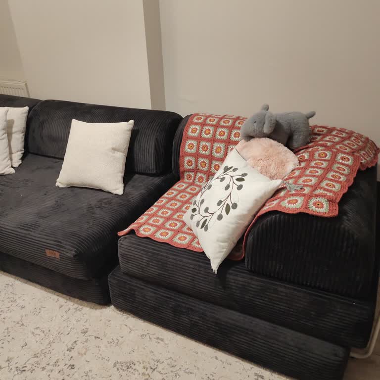 Modüler Köşe Koltuk Parçaları Uyumsuz Ve Kaymaz Kumaş Çözülmedi Ve Müşteri Hizmetleri Sessiz