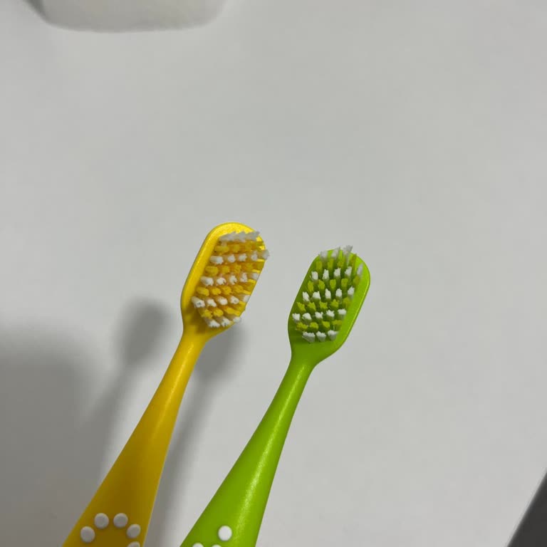 Gratis Çocuk Diş Fırçasının Sert Kılları Diş Etlerini Kanattı, İade İstiyorum