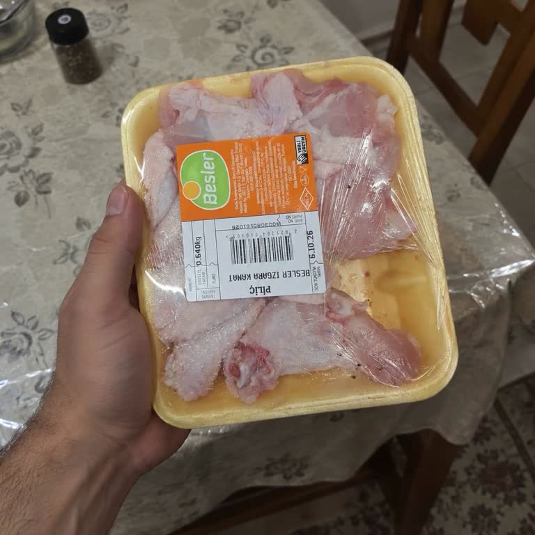 Açılmış Ve Eksik Tavuk Kanadı Ürününün Satışı İnsan Sağlığını Tehlikeye Atıyor