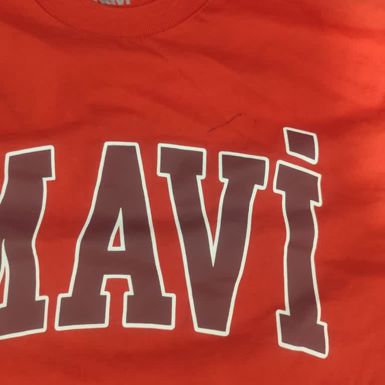 Mavi Jeans Mağazasında Renk Solması Ve Çizik Sorunları