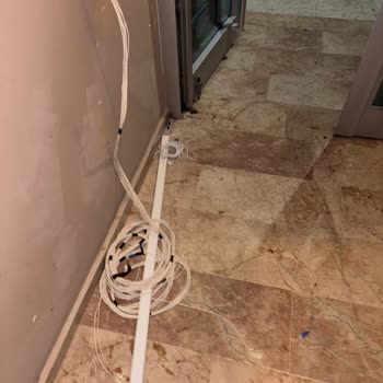 Türk Telekom Fiber Kutusunda Açık Kablolar Ve Güvenlik Riski