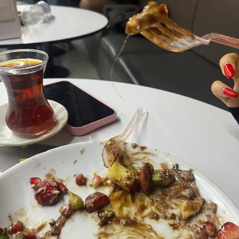 Waffle Üzerinde Saç Bulunması Ve Çalışan A***’nin Saygısız Tutumu