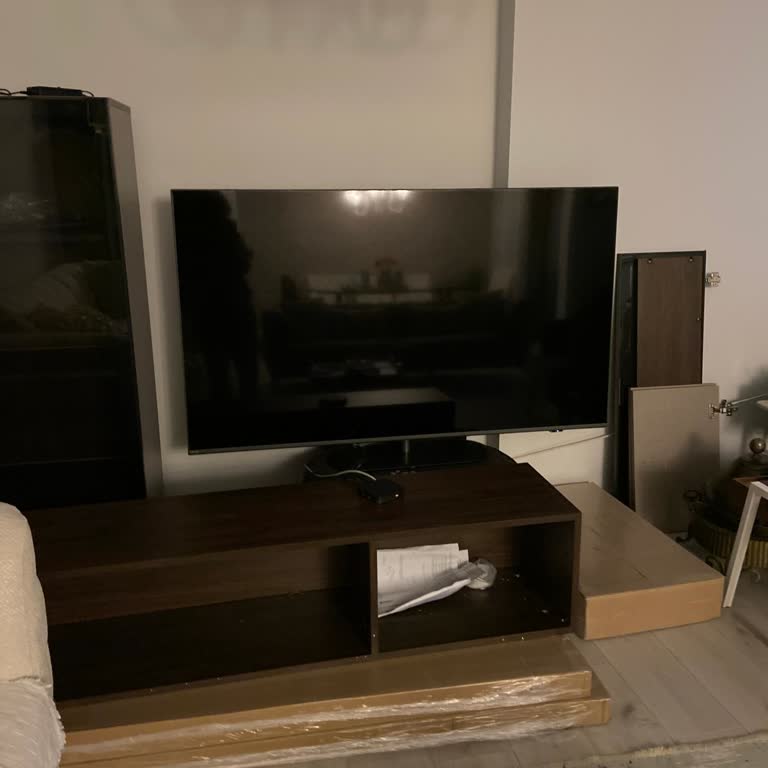 Eksik Vidalar Nedeniyle Tamamlanmamış TV Ünitesi Kurulumu Ve Mağduriyet