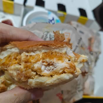 Kıl İçeren Burger Ve İade Reddi