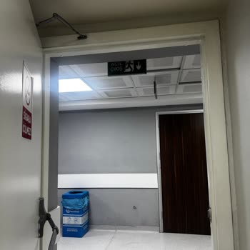 Yangın Merdiveni Kapalı Ve Tadilat Gürültüsü Hastane Güvenliğini Tehdit Ediyor