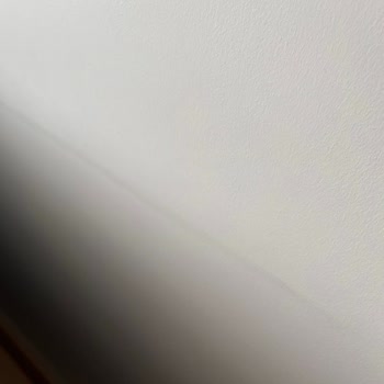 Mat Gri Boya Dokunduğunuzda İz Bırakıyor Ve Silinmiyor
