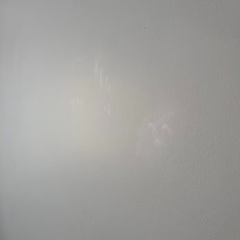 Mat Gri Boya Dokunduğunuzda İz Bırakıyor Ve Silinmiyor