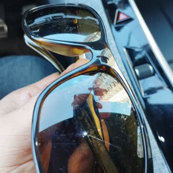 Rayban Gözlüğünün Camındaki Kabarcık Ve Soyulma Sorunu: Kalite Açıklaması Talebi