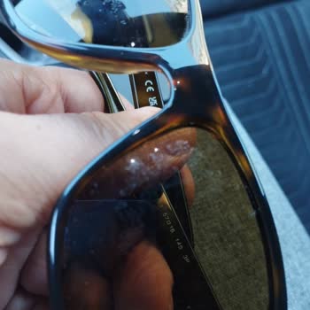 Rayban Gözlüğünün Camındaki Kabarcık Ve Soyulma Sorunu: Kalite Açıklaması Talebi