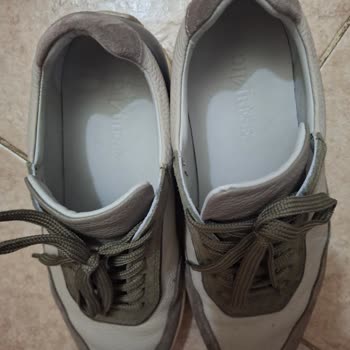 İlk Kullanımdan Sonra Şekil Bozukluğu Gösteren Deri Sneaker’da Ücret İadesi Talebi