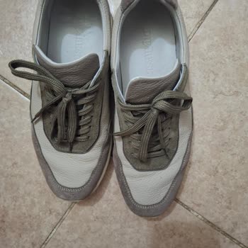 İlk Kullanımdan Sonra Şekil Bozukluğu Gösteren Deri Sneaker’da Ücret İadesi Talebi