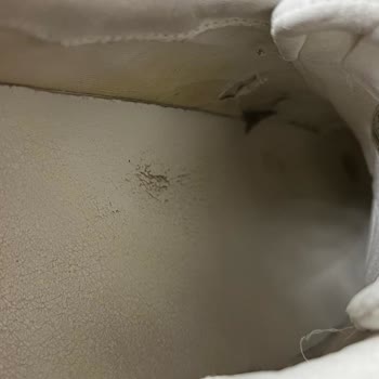 Guess Ayakkabı Renk Değişimi Ve İç Yırtılma Sonrası Değişim İhmaline Karşı Şikayet