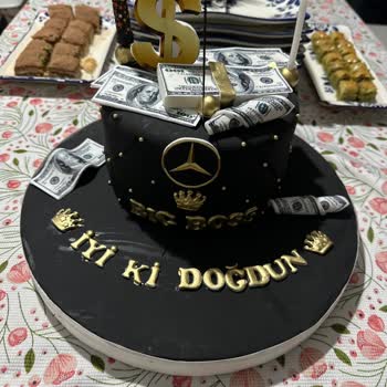 Bağcılar Sarı Fırından Gelen Özel Pasta Küçük Yanmış Ve Krem Şanti Kullanılmıştı