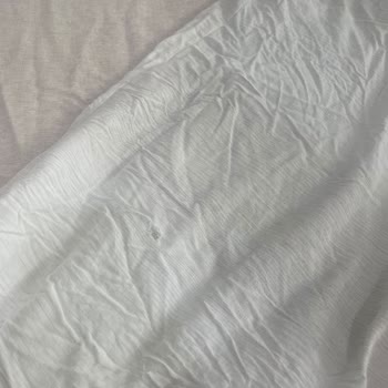 İndirimli Satılan Kullanılmış Ve Kirli Nevresim Takımı