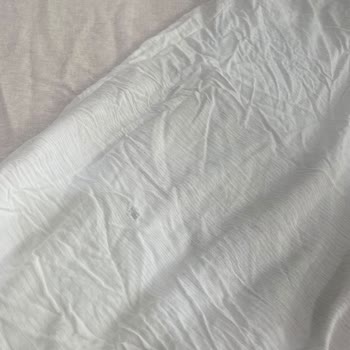 İndirimli Satılan Kullanılmış Ve Kirli Nevresim Takımı