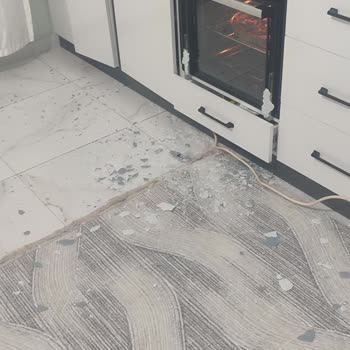 Kumtel Ankastre Fırınının Ani Patlaması Ve Garanti Dışı Cam Kırıkları